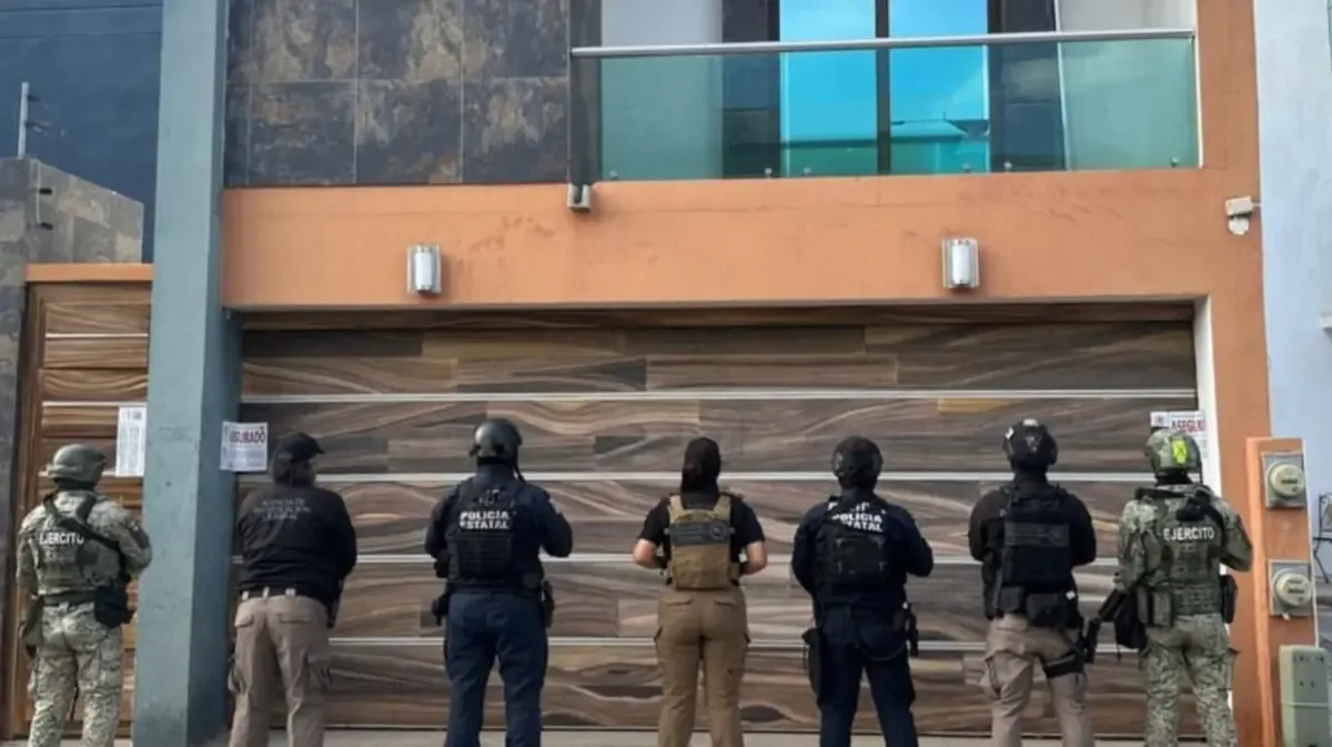 Durante un operativo, autoridades confiscan sustancias y armamento en Culiacán.