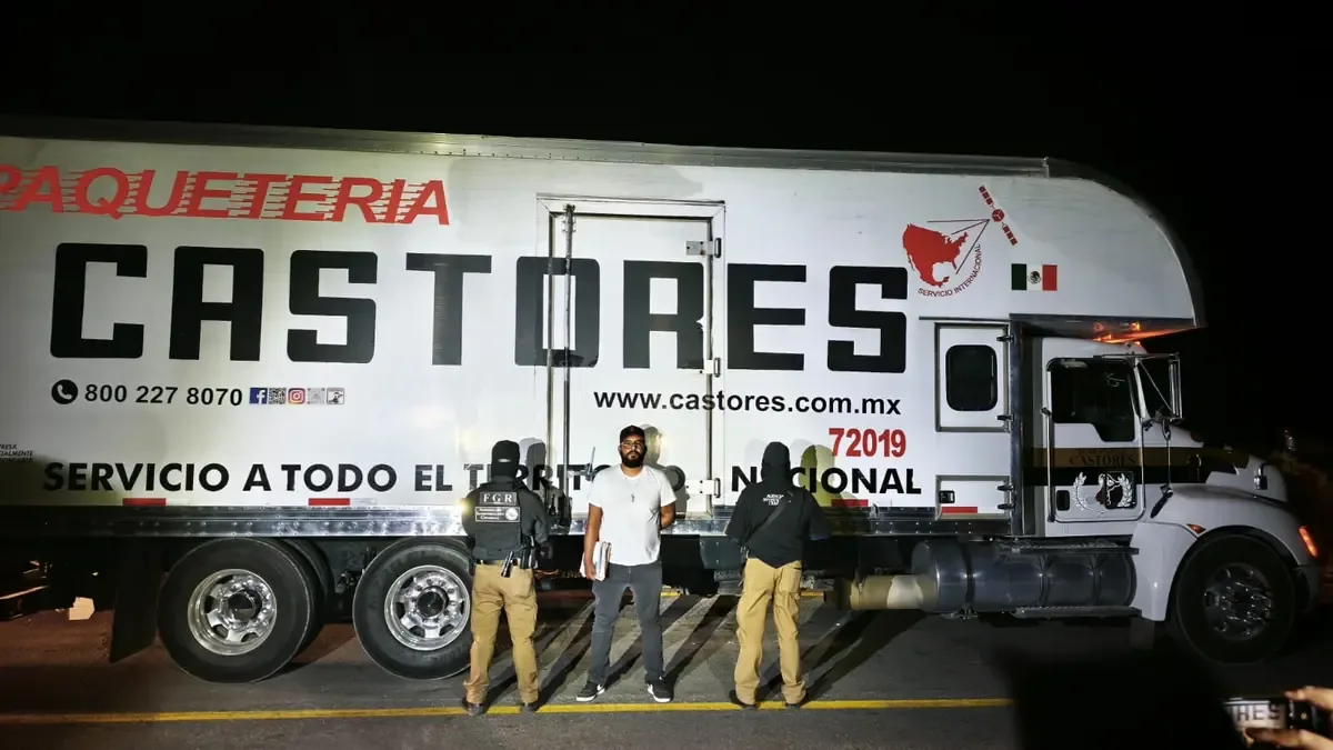 La Policía Federal Ministerial interceptó un cargamento ilícito en Chihuahua, deteniendo al conductor.