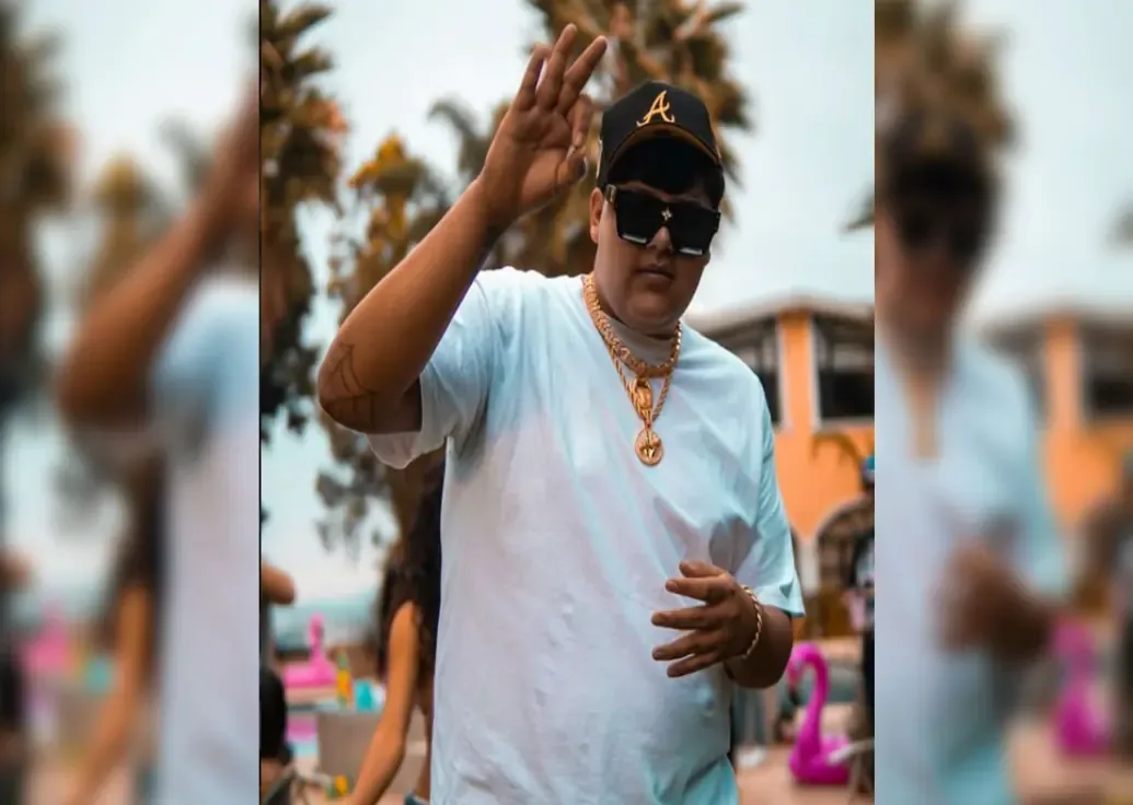El artista urbano de 22 años fue víctima de un ataque mientras viajaba en automóvil.