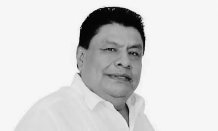 El exedil fue atacado a balazos mientras circulaba en su camioneta en Guerrero.