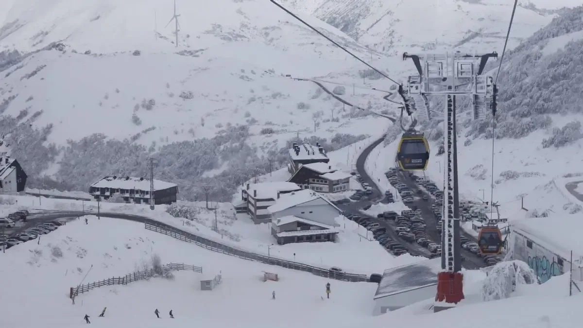La colaboración busca mejorar la eficiencia y competitividad del sector turístico de nieve.