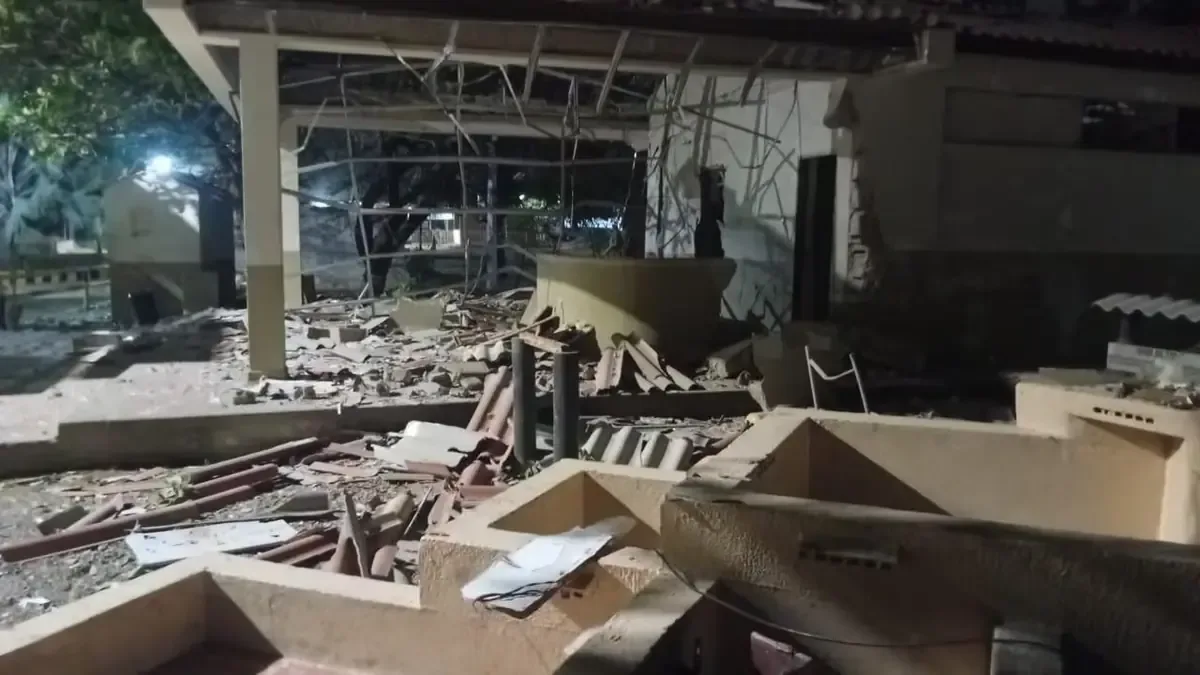 Un ataque con explosivos a un batallón militar genera alarma en la región justo antes de las elecciones.