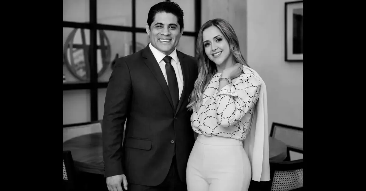 La regidora de Morena, su esposo y su hija sufrieron un ataque en la víspera de una graduación, generando fuerte indignación en el país.