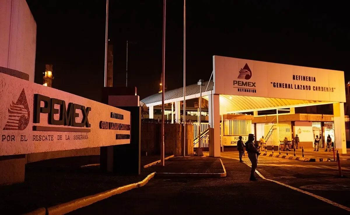 El ataque ocurrió en la portada norte de la refinería mientras los trabajadores estaban en funciones.