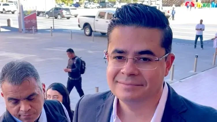 Los comentarios de Rafa Loera Talamantes en defensa de la gobernadora resaltan la polarización en el ámbito político.