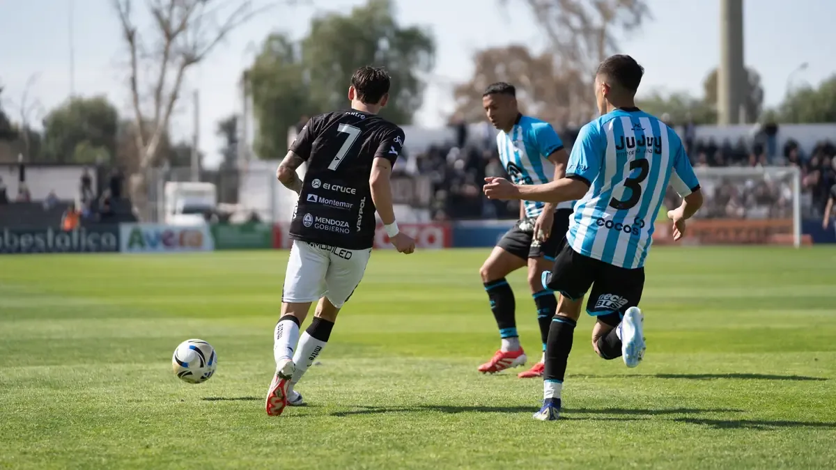 El empate mantiene a ambos equipos en la lucha por los playoffs de la competencia.