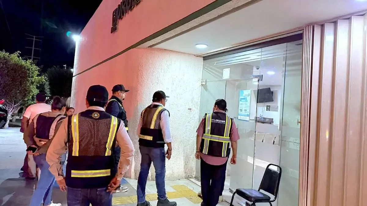 Un conductor embiste a un grupo de personas que celebraba la victoria de la Selección Mexicana.