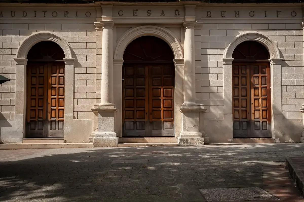 La detención del exfiscal genera protestas por ser considerada política.
