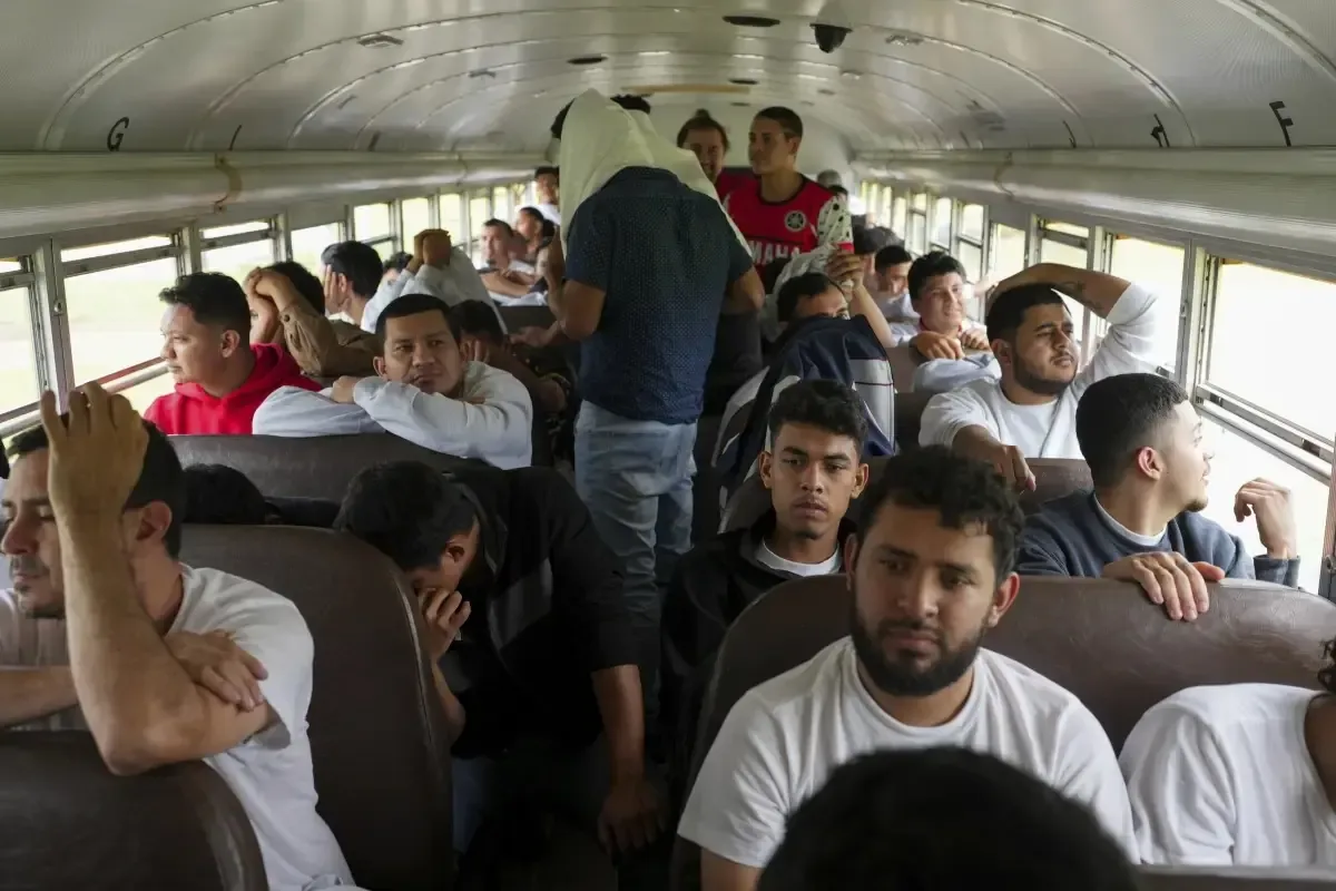 Las autoridades estatales buscan atender a los deportados y mitigar el impacto en sus comunidades.