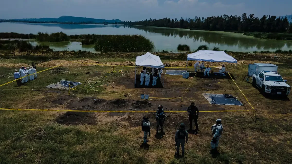 El informe revela un aumento geográfico y numérico de fosas por la violencia criminal en el país.
