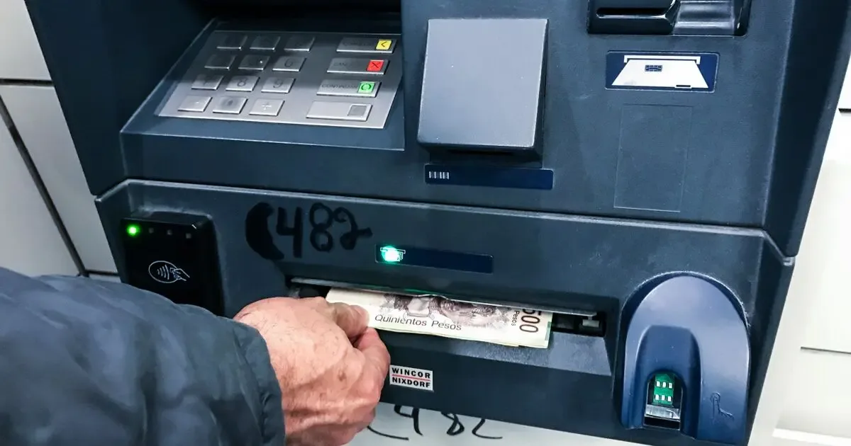 "Aumentan los retiros de Afore, reflejo de la economía actual."