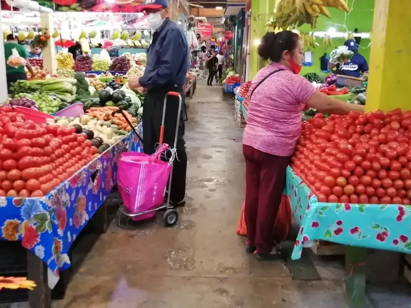 Los incrementos en productos básicos resaltan la disparidad en la economía mexicana.