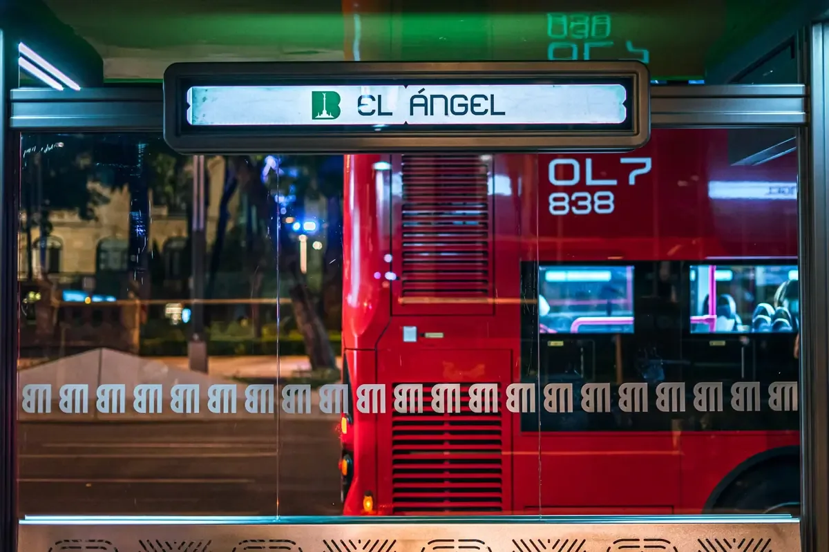 Los hogares platenses se verán impactados por nuevos aumentos en transporte y servicios básicos.