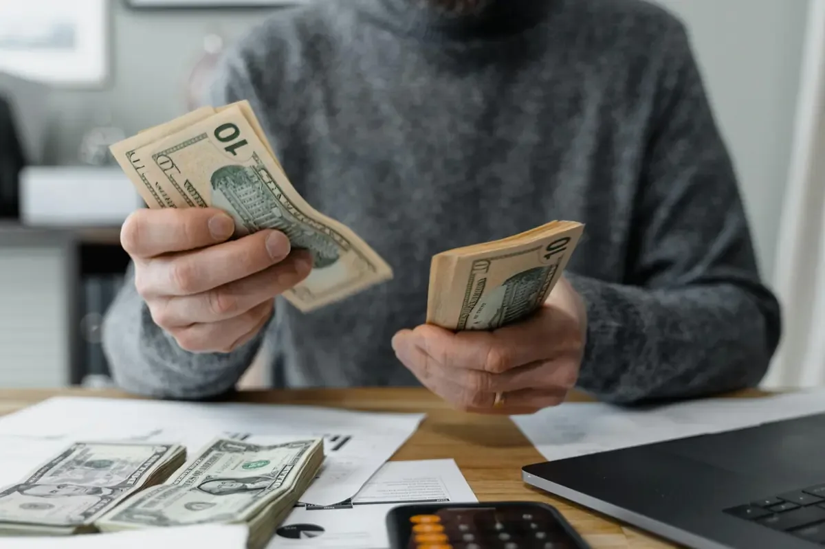 Expertos advierten que los impuestos pueden forzar a trabajadores a optar por empleos informales.