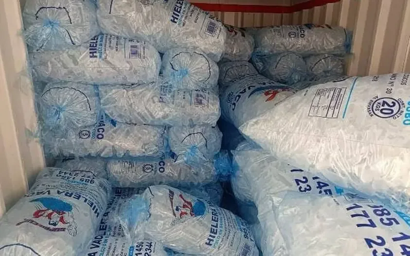 Las altas temperaturas provocan un incremento en el costo del hielo en la entidad.