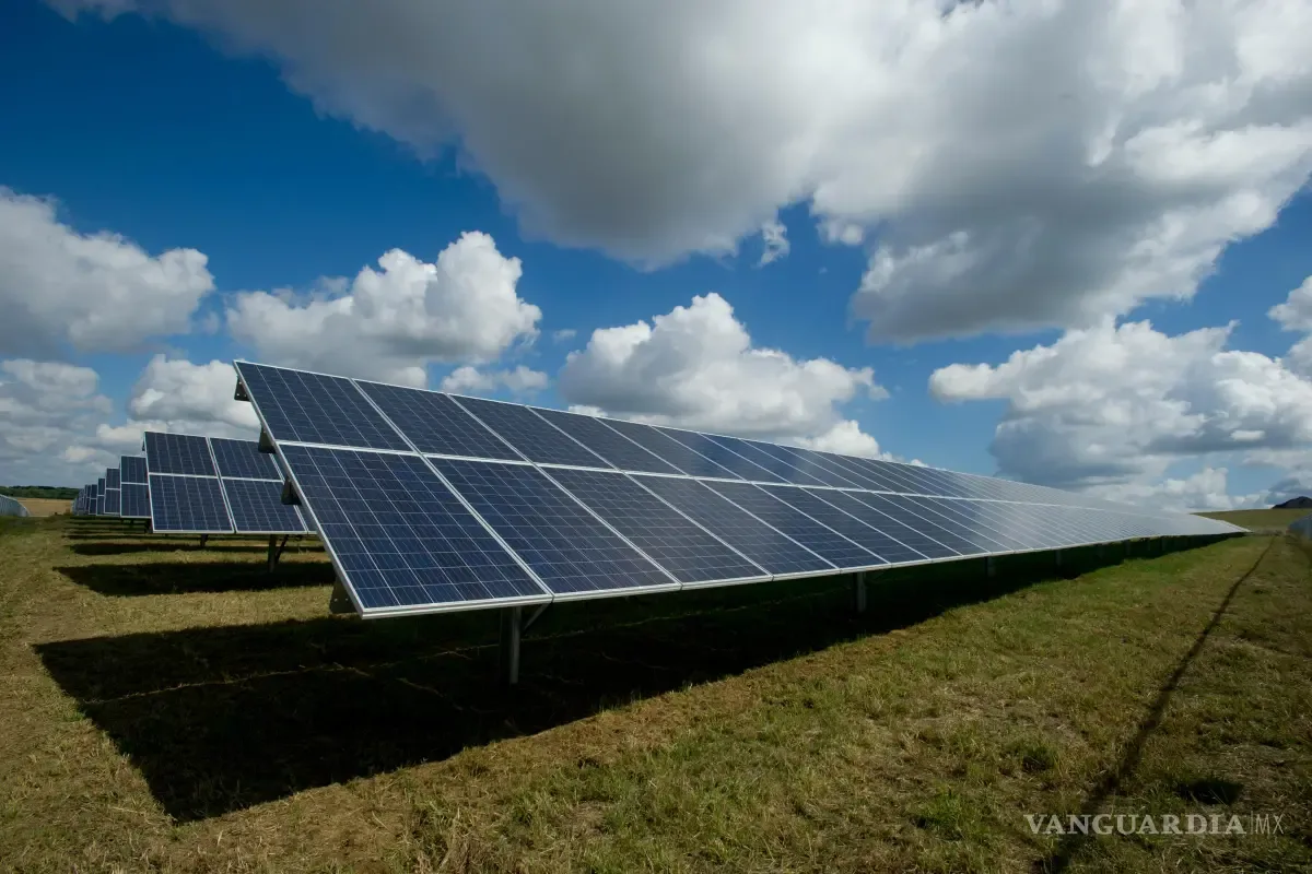 Aumento de precios en paneles solares amenaza a consumidores en México.