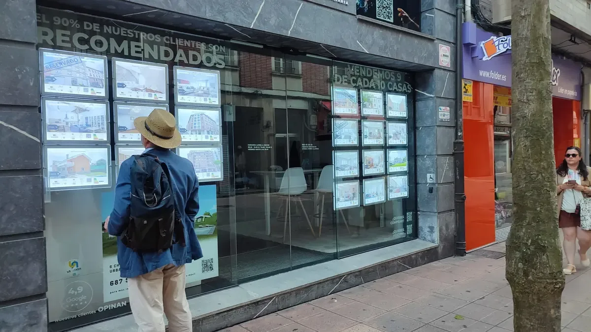 La crisis de vivienda en España refleja un mercado que encarece el alquiler y reduce la superficie disponible.