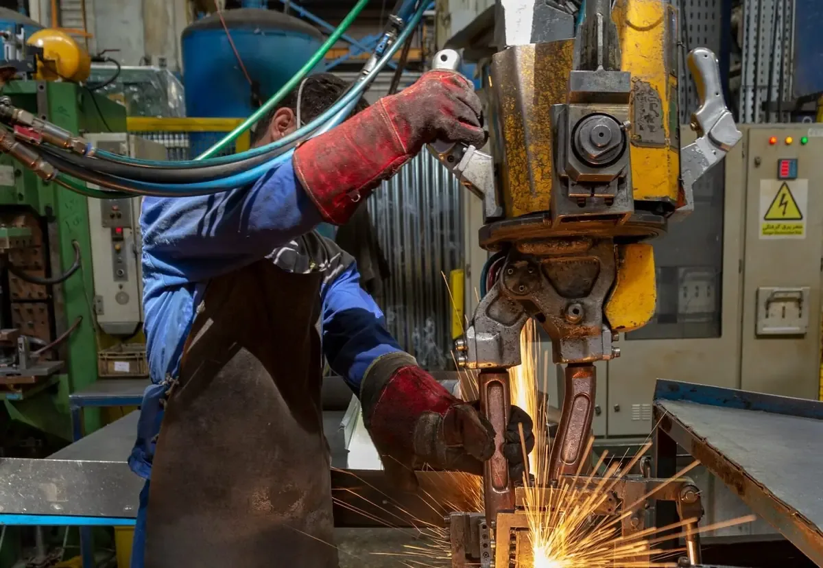 La recuperación del empleo en manufactura, aunque limitada, es un alivio en medio de la caída nacional.