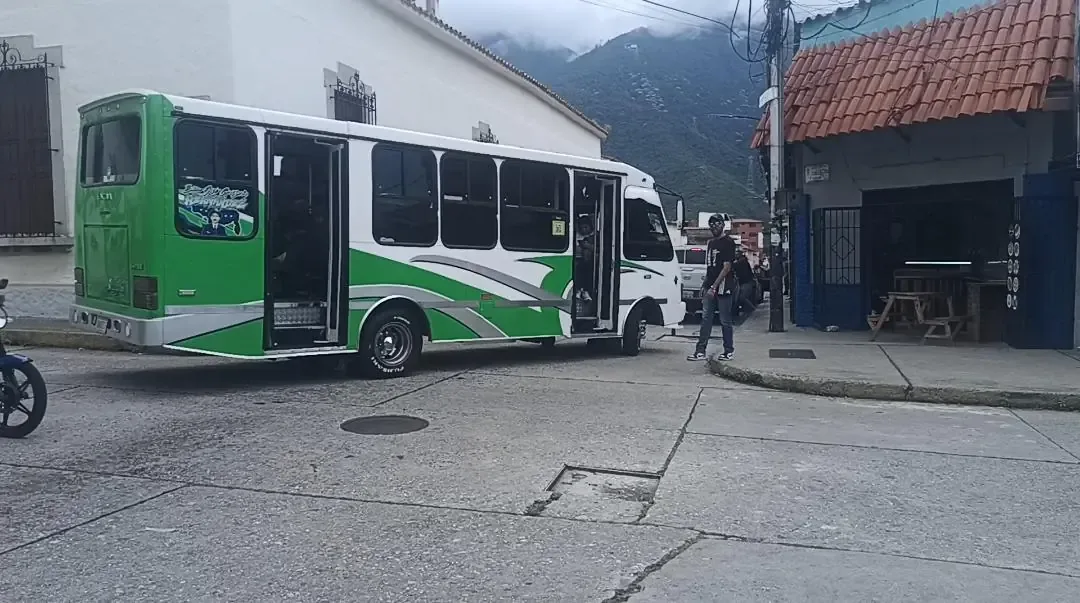 El incremento en el costo del transporte clásico afecta severamente el presupuesto familiar de quienes viven fuera de la capital.