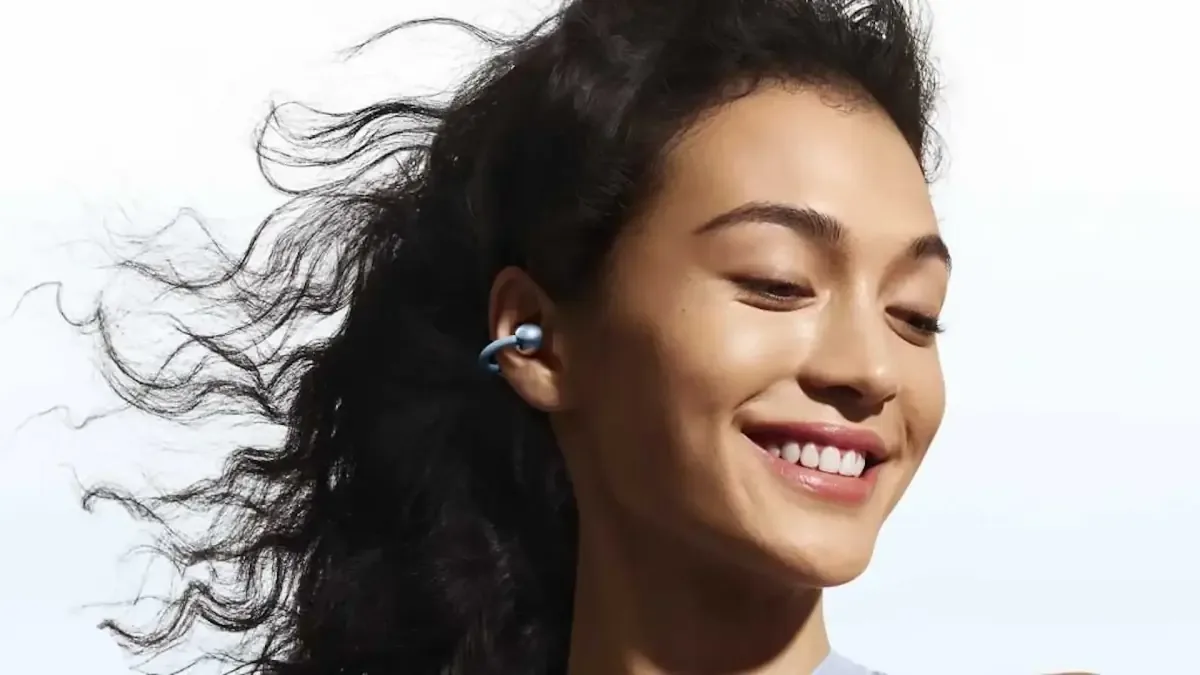 Los auriculares tipo ‘clip’ están revolucionando la forma de escuchar música con su diseño abierto y confortable.