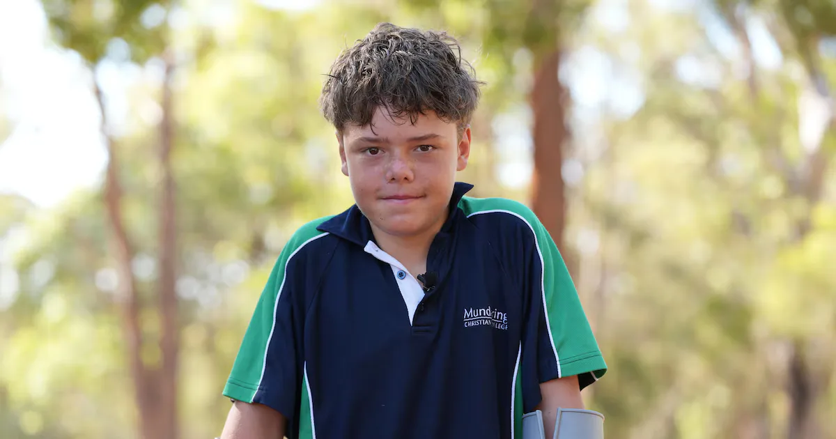 Austin Appelbee, el valiente niño que nadó para salvar a su familia.