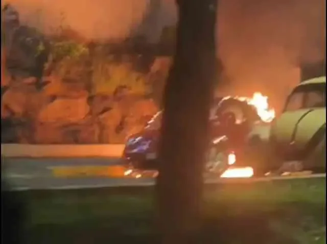 El incendio de un vehículo en la capital veracruzana no dejó heridos, pero podría haber sido intencional.