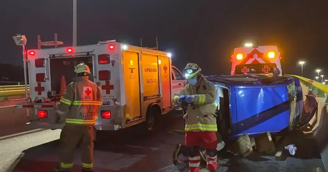 Una conductora fue trasladada al hospital tras un accidente en el bulevar Fundadores.