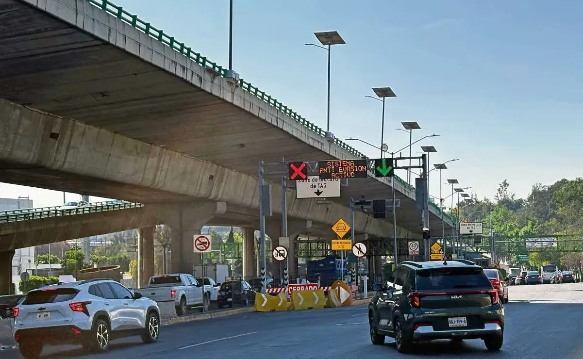 Automovilistas enfrentan problemas tras evadir peaje en Naucalpan.