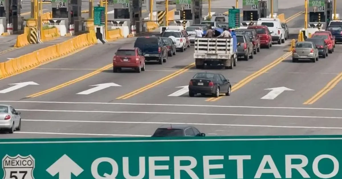 La reducción de carriles genera congestión durante el fin de semana.