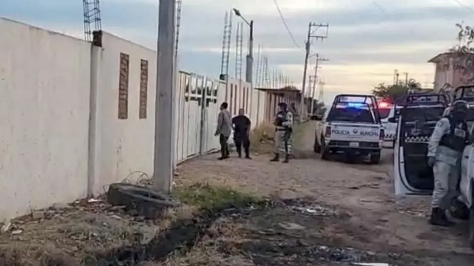 Autoridades investigan el ataque que dejó siete muertos en Salamanca.