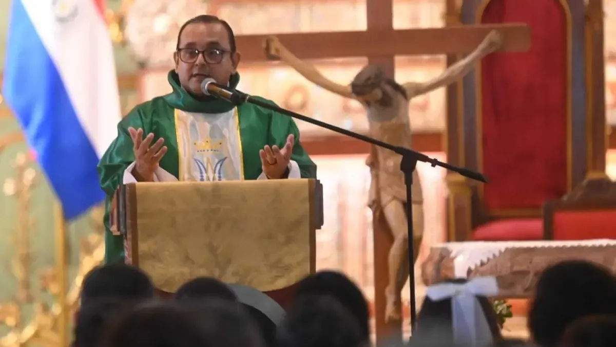 El rector lamenta que muchas autoridades sean egresados de su universidad y piden oración por su recuperación moral.