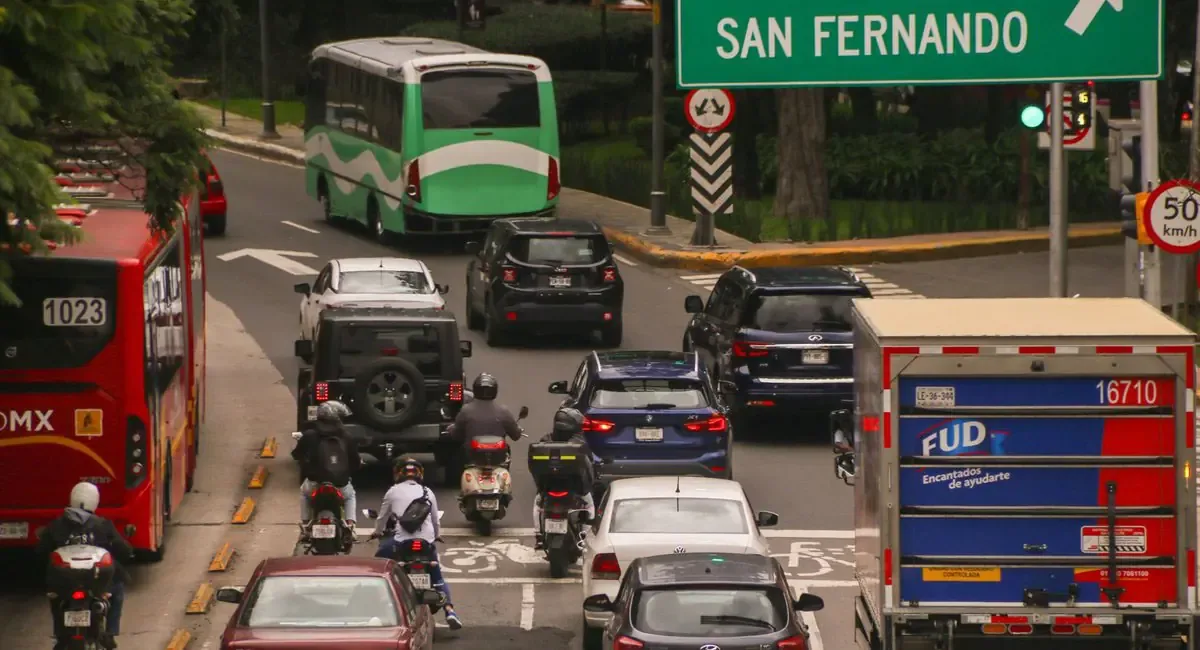 Las restricciones del programa ambiental Hoy No Circula afectan a vehículos específicos en la capital mexicana.