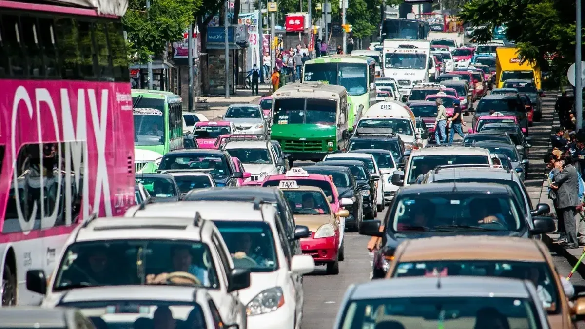 La restricción del Hoy No Circula busca disminuir la contaminación en la capital y su área metropolitana.