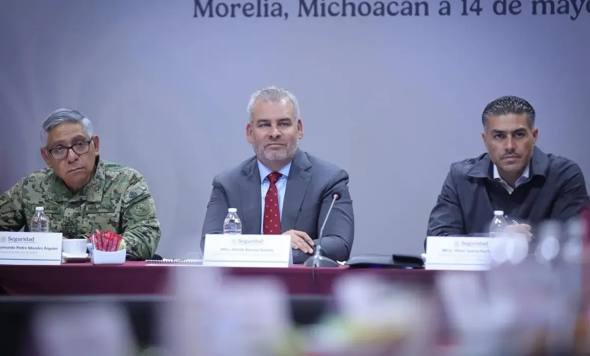 El secretario de Seguridad Pública Federal revisa progresos del programa en reunión con autoridades locales y estatales.