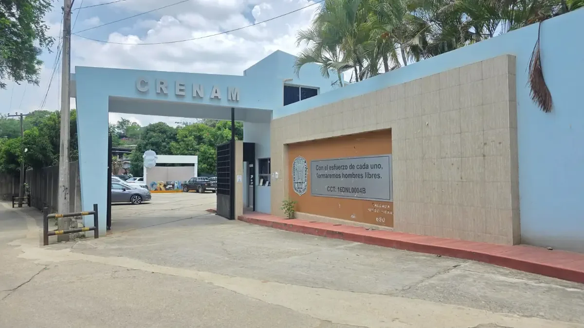La Secretaría de Comunicaciones y Obras Públicas mejora la infraestructura educativa de la Normal de Arteaga con diversas obras.