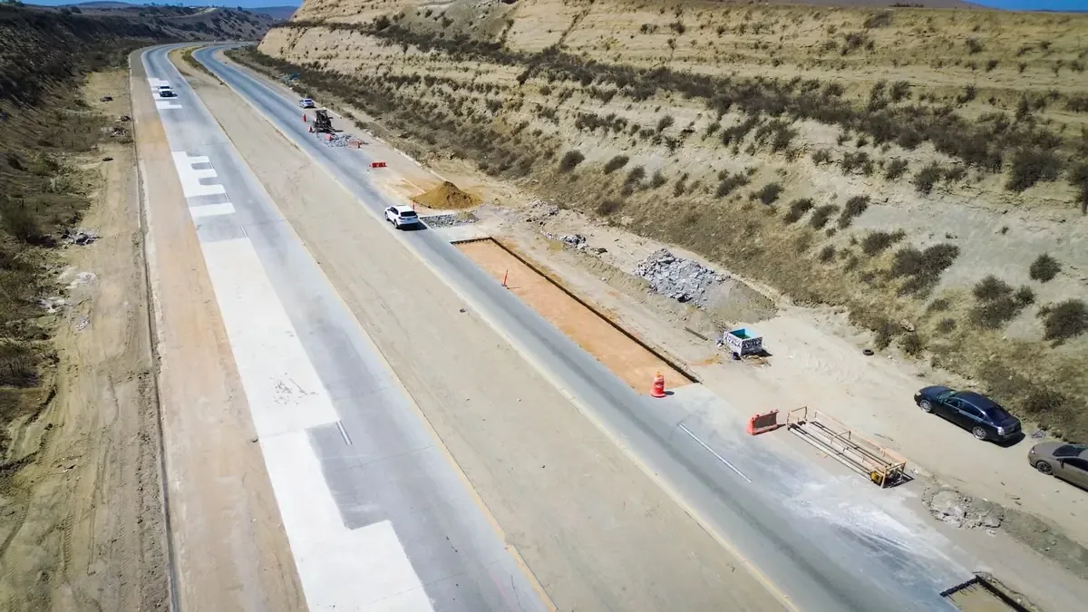 Las obras mejorarán la movilidad en la región y buscan prevenir accidentes en la vialidad.