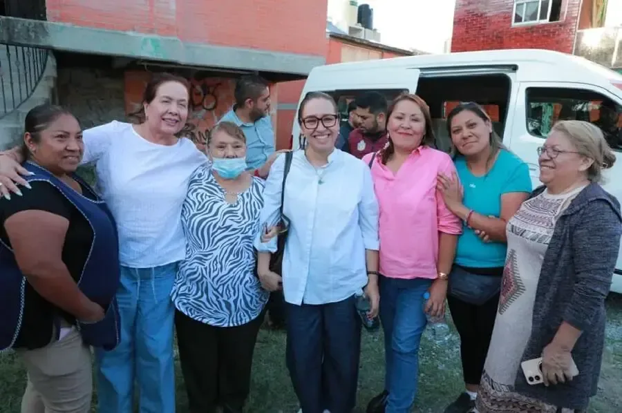 La alcaldesa Azucena Cisneros Coss supervisa obras vitales para la comunidad.