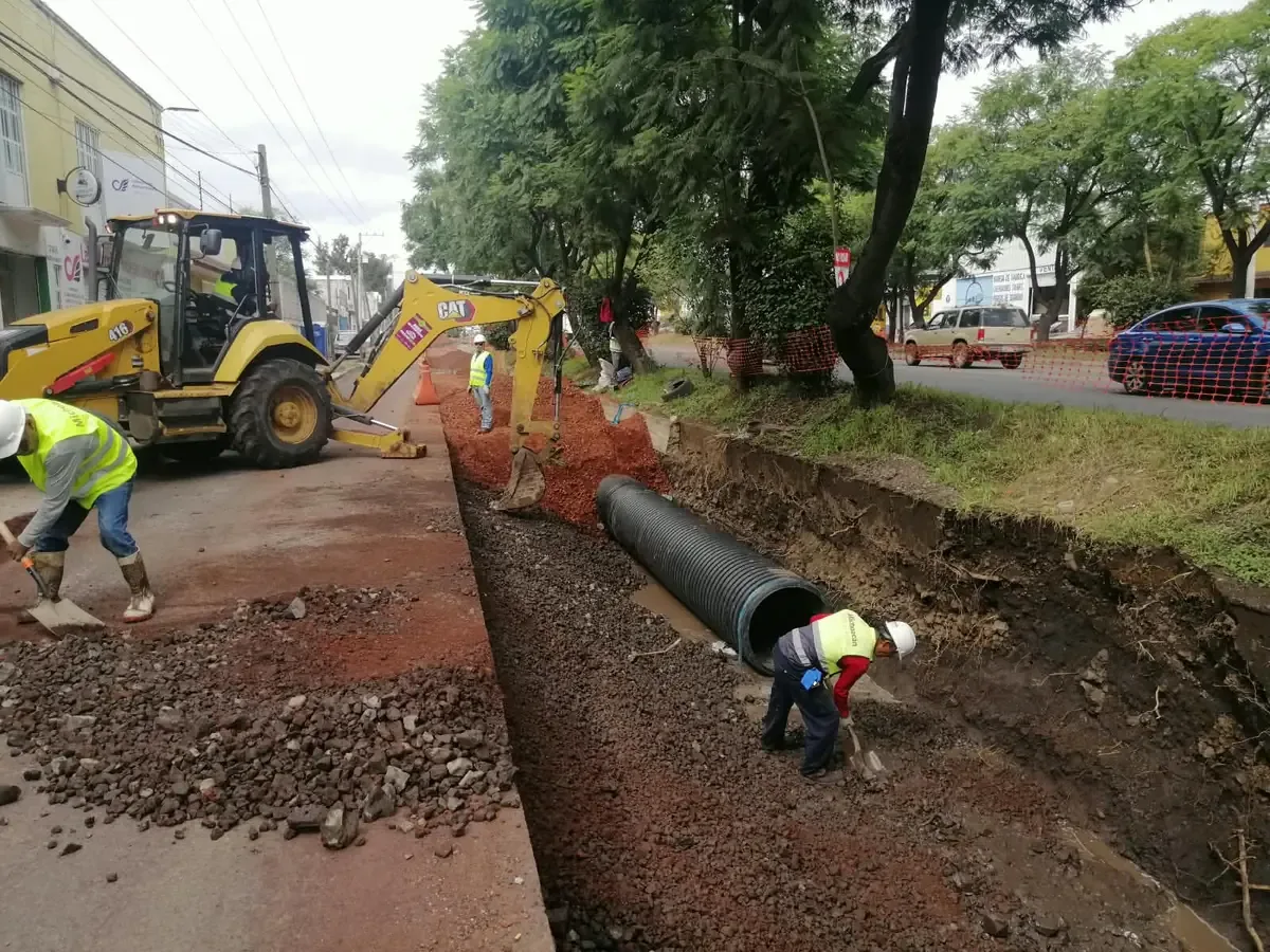 Las obras en el drenaje pluvial de Morelia buscan mejorar la infraestructura urbana.