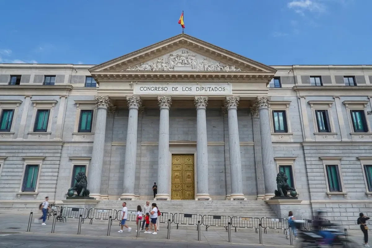 El trámite busca garantizar derechos y protección a migrantes y refugiados.