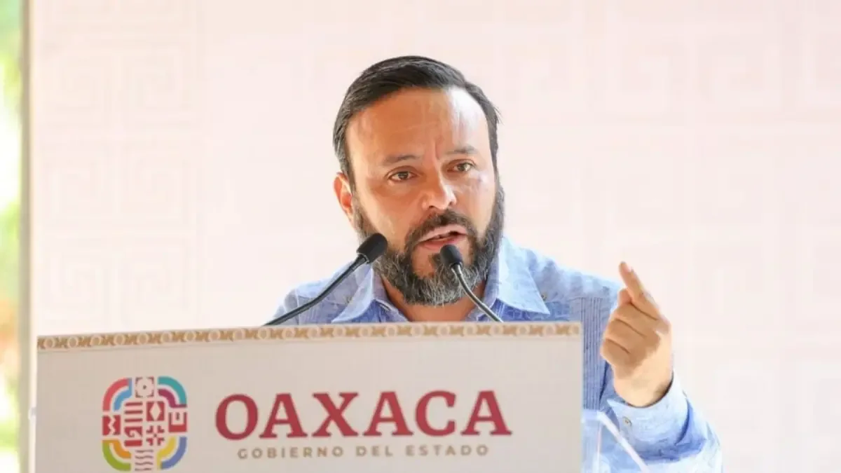Autoridades investigan el posible vínculo de 'Los Rojos' en el crimen del edil oaxaqueño.
