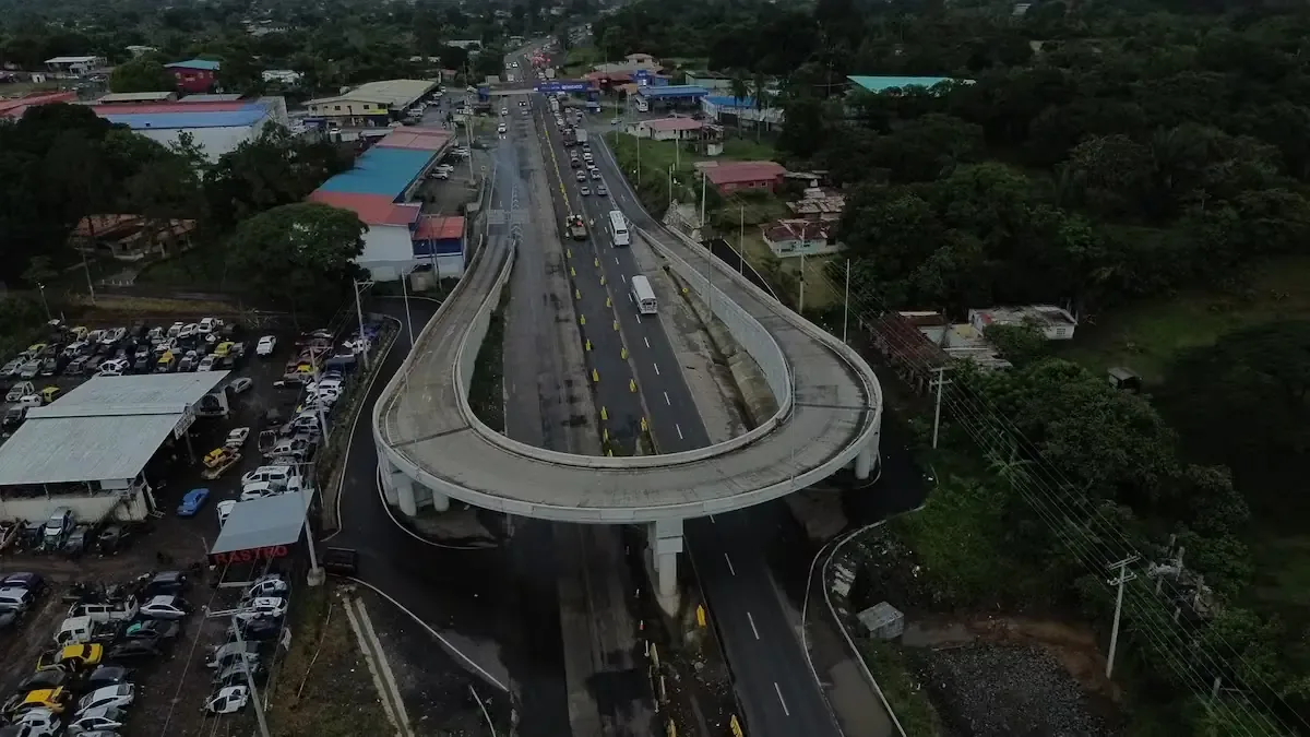 La ampliación del Corredor de las Playas busca mejorar la movilidad y reducir congestionamientos en Panamá Oeste.