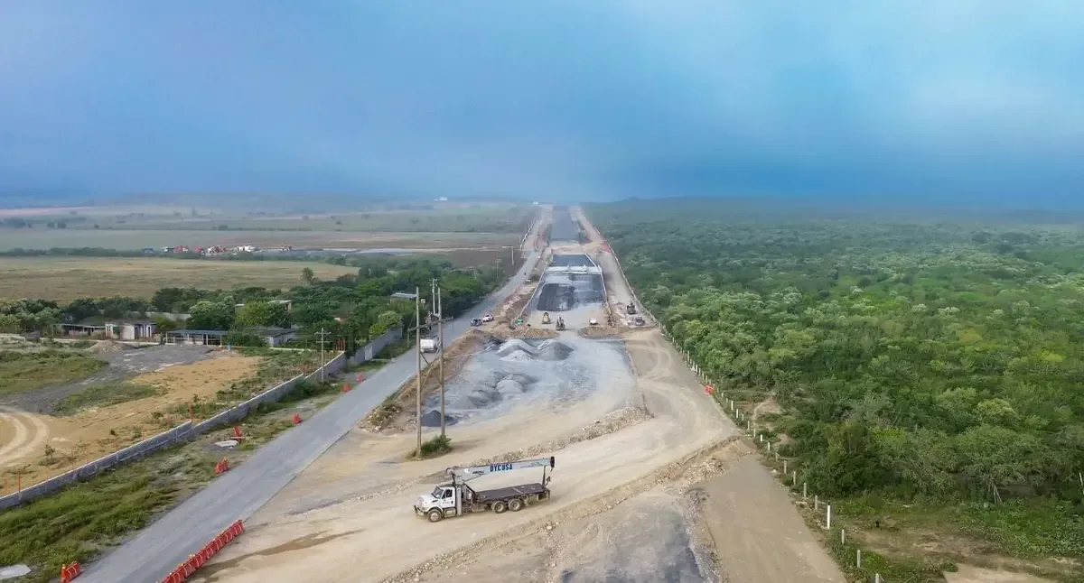 La Carretera Interserrana busca mejorar la conectividad regional y facilitar el transporte en Nuevo León.