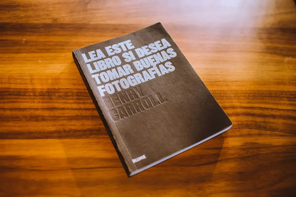 La secretaria de Cultura se reunió con libreros para asegurar un evento cultural exitoso.