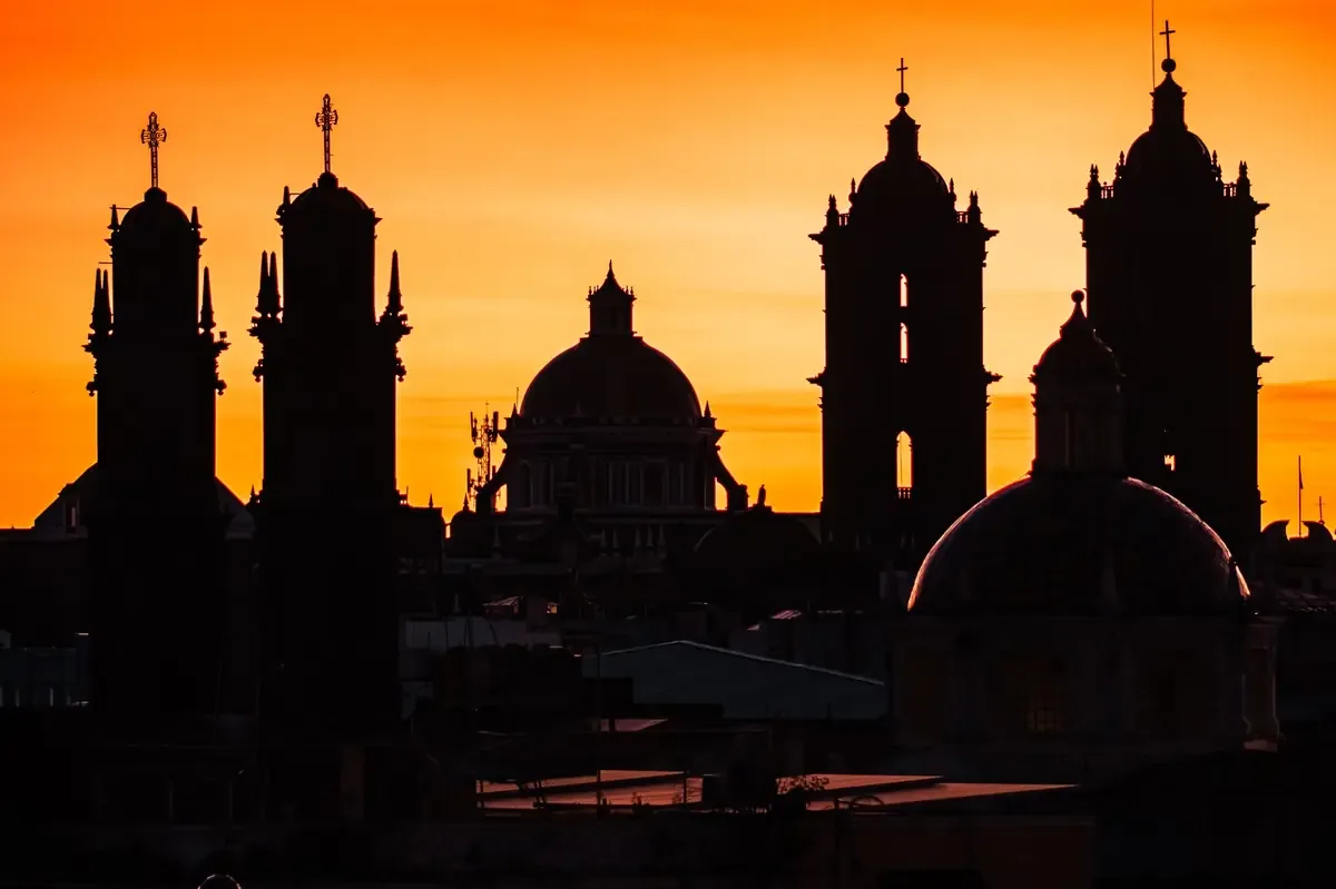 La preservación de estos edificios busca mantener la identidad cultural de Puebla.