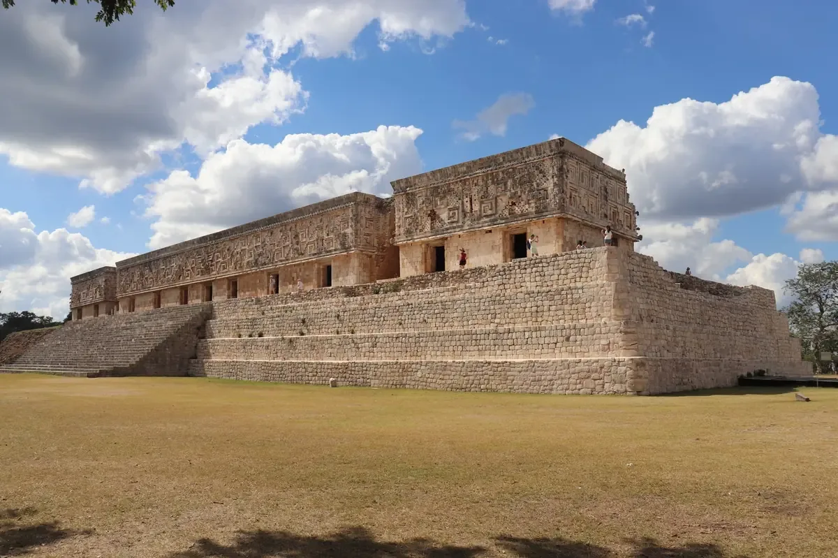 La firma de este convenio busca fortalecer la gestión y protección del Parque Kabah en Cancún.