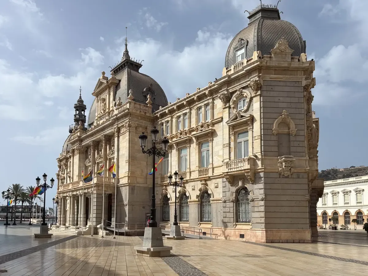 La presidenta de la Comisión de Turismo enfatizó la importancia de la capacitación de guías en áreas de riesgo.