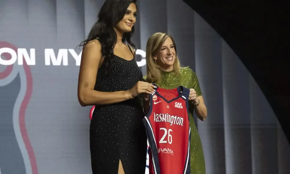 Azzi Fudd fue seleccionada número uno, y Awa Fam y Gabriela Jáquez también brillaron en el draft de la WNBA.