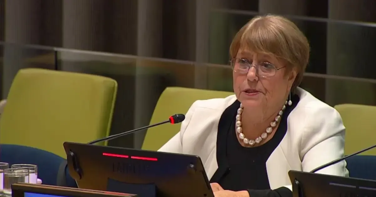 La expresidenta chilena enfrenta su primer debate por la Secretaría General de la ONU, buscando apoyos clave.