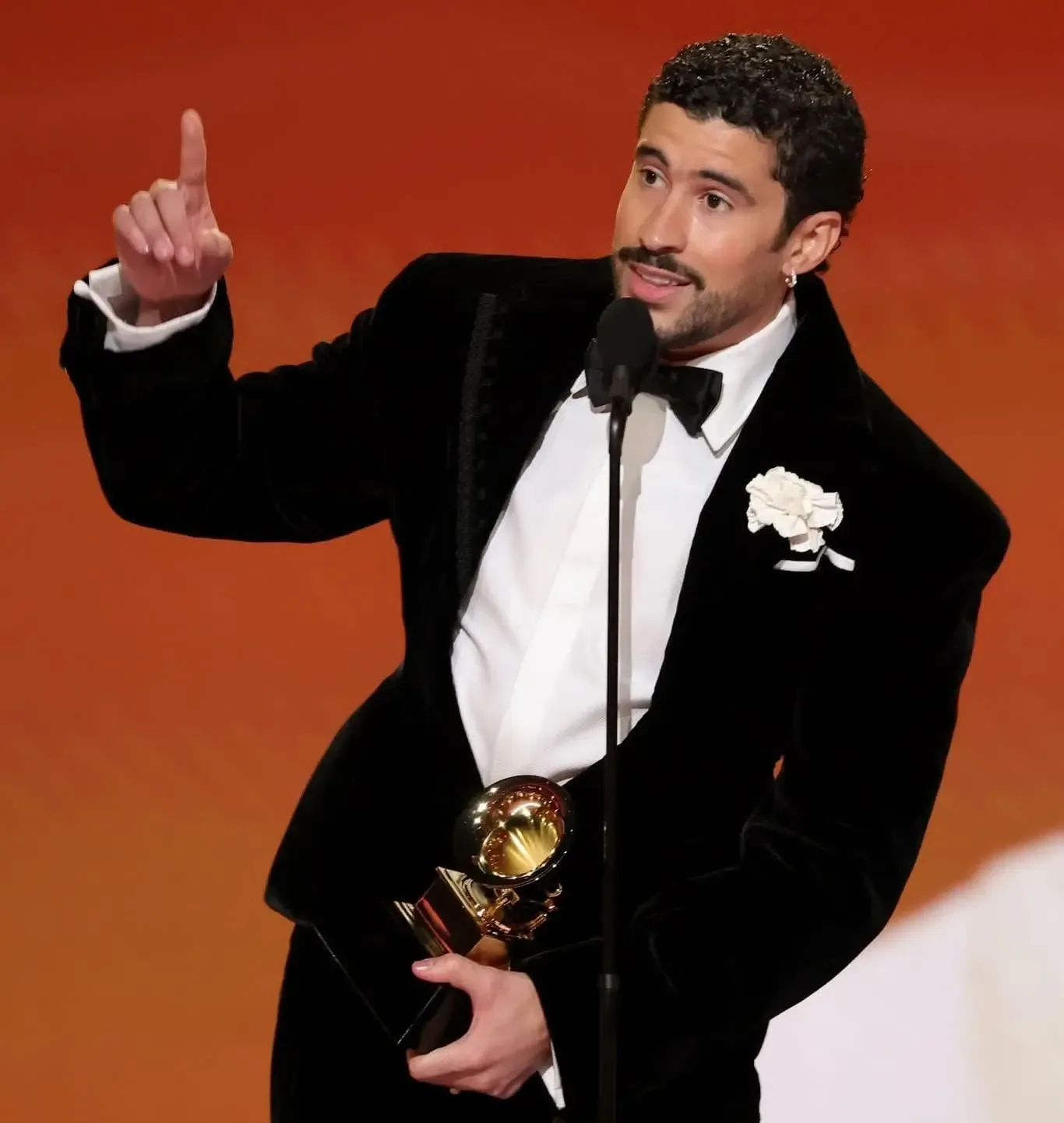 Bad Bunny durante su emotivo discurso en la 68ª edición de los Grammy.