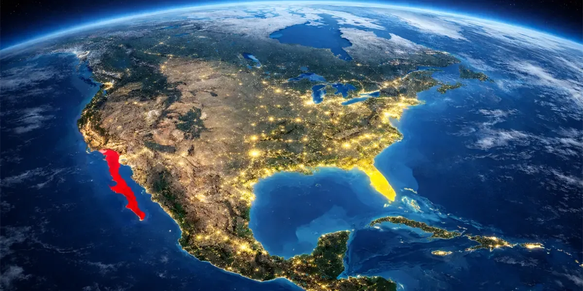 Baja California, en movimiento constante, se aleja lentamente de México.